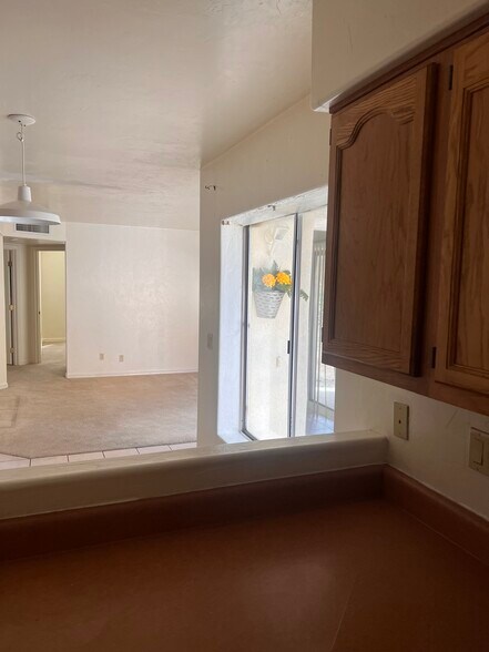 Building Photo - 2536 N Corinthian Garden Dr
