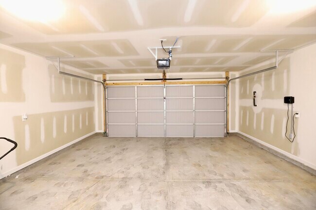 Building Photo - 1718 Canopy Dr