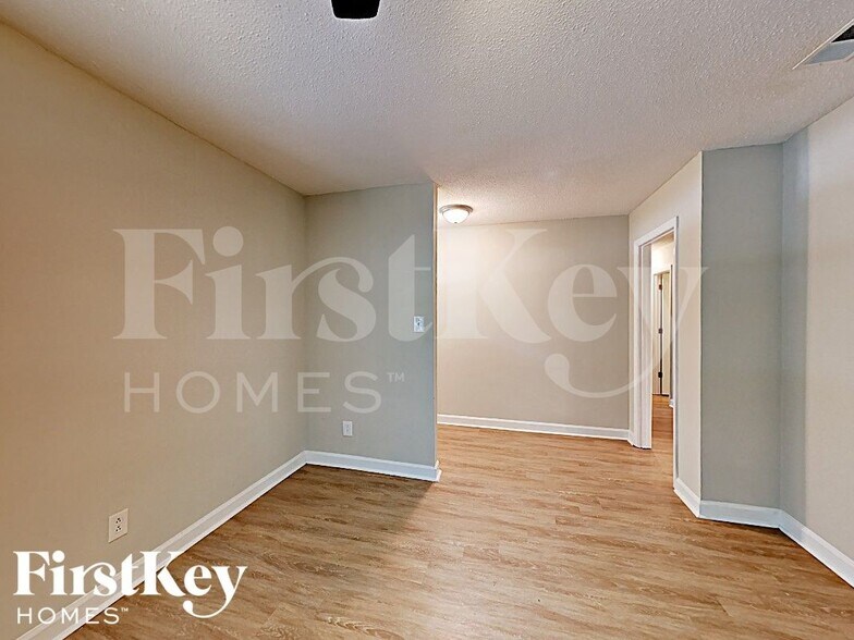 Building Photo - 6107 Rockwell Dr
