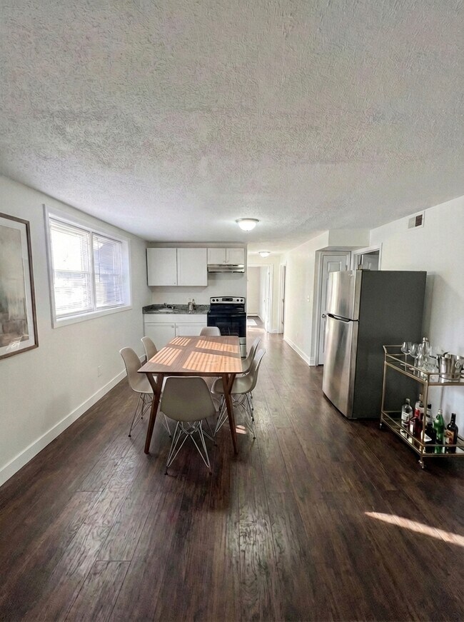 Building Photo - 3636 W Iowa St