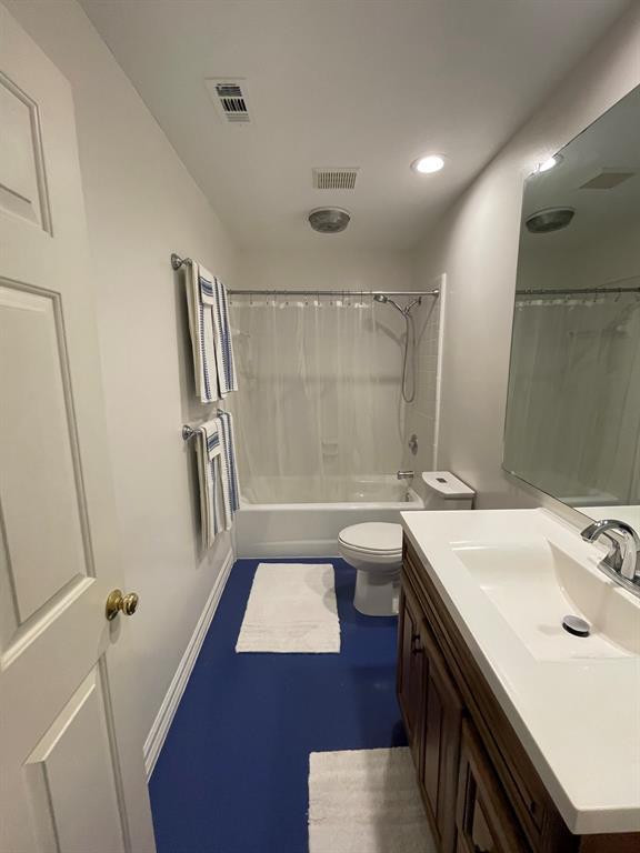 Building Photo - 641 Evergreen Ln