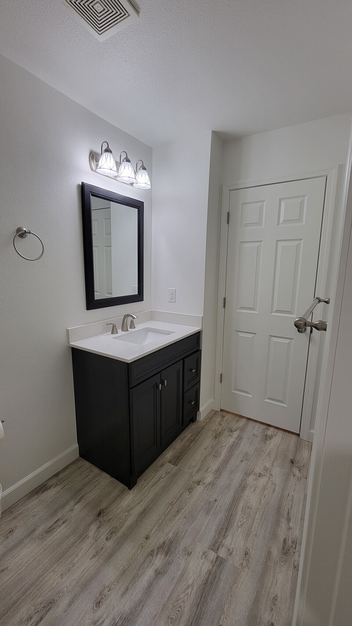 Guest Bathroom - 1109 Wildrose Ct