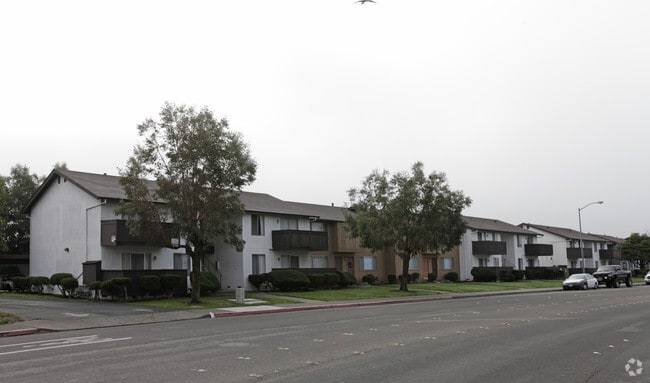 Primary Photo - Baywood Arms