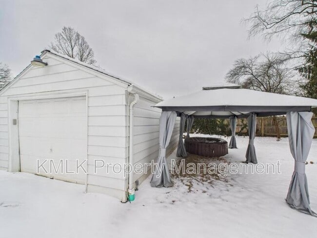 Building Photo - 2514 Carson Rd