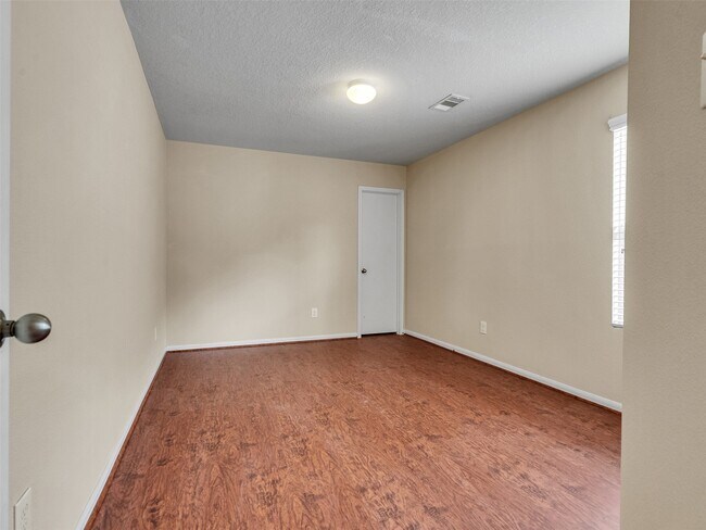 Building Photo - 5018 Blue Spruce Hill St