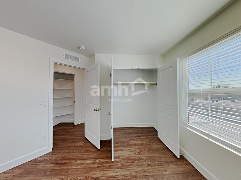 Building Photo - 638 W Harbor Dr