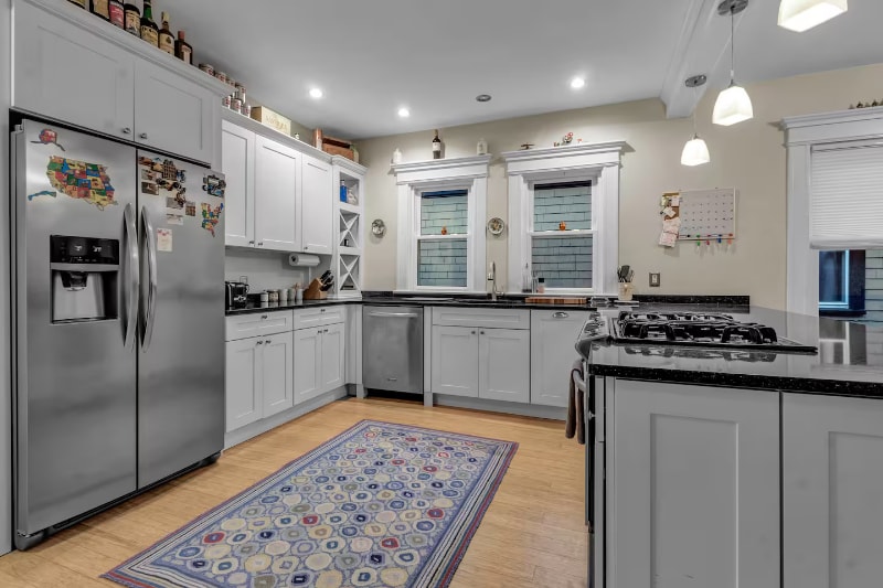 Building Photo - 61 St James Pl