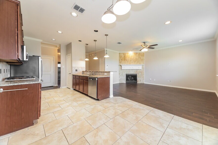 Building Photo - 1208 Songbird Dr