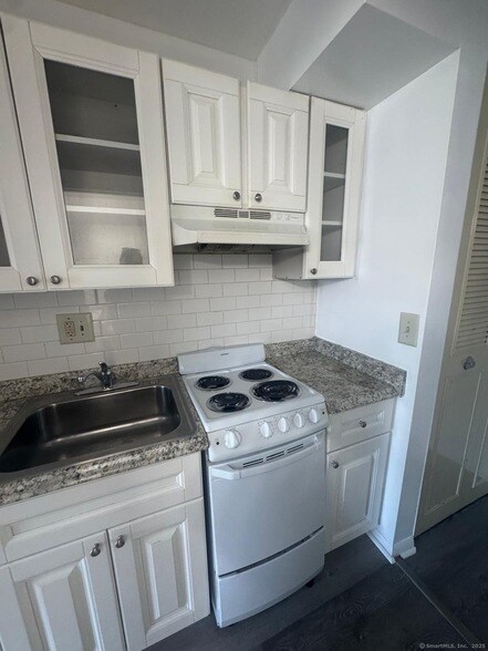Building Photo - 169 Birdseye St