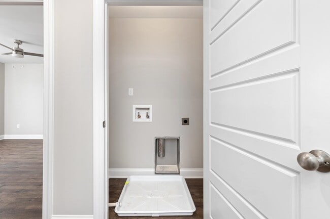 Building Photo - 1013 B St