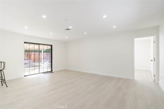 Building Photo - 514 E Ave J 9