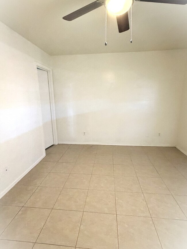 Building Photo - Cute 3-bedroom 2-bathroom home