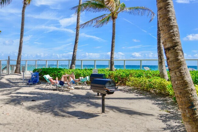 Building Photo - 3001 S Ocean Dr