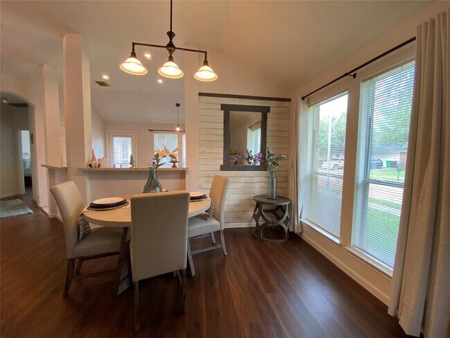 Building Photo - 15306 Bronze Leaf Ct