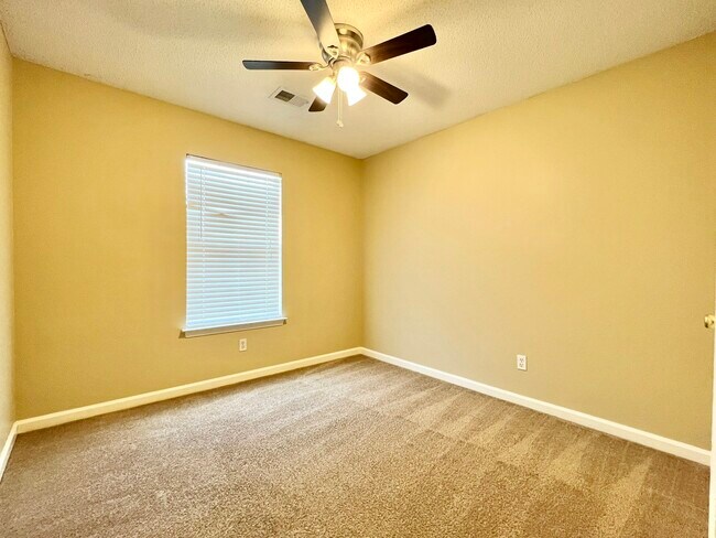 Building Photo - 951 Scofield Dr