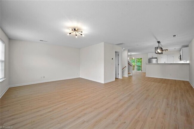 Building Photo - 4 Dunlevy Way