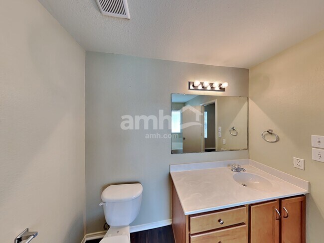 Building Photo - 8018 Silver Grove