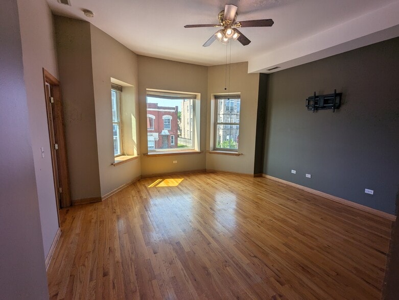 Building Photo - 3212 W Warren Blvd