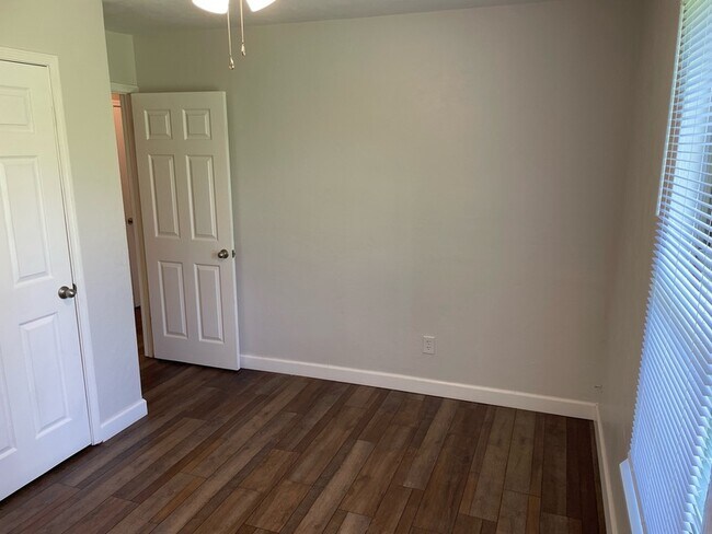 Building Photo - 2071 Little River Ln