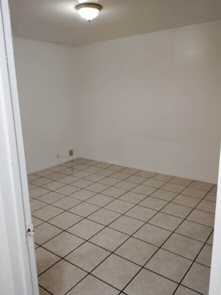 Building Photo - 414 E Avenue A