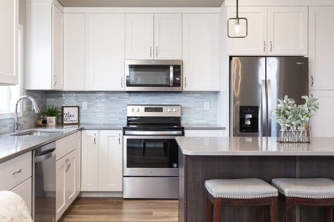 Building Photo - 3-bedroom, 3-bathroom West Fargo Single-Family Home w/ 3 Stall Garage