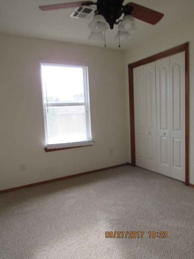Building Photo - TWO STORY HOME LOCATED IN THE SILVER CREEK...