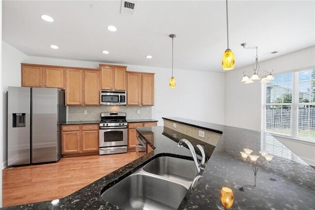 Building Photo - 3320 Pebble Ridge Ln