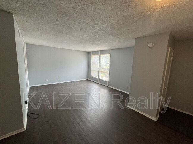Building Photo - 151 N Belvedere Blvd
