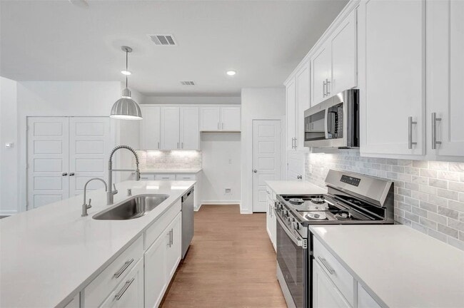 Building Photo - 32455 Sunbeam Dr