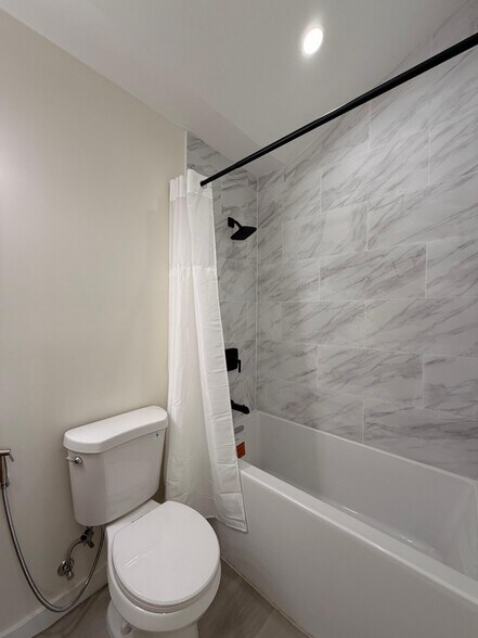 Building Photo - 720 Geneva St