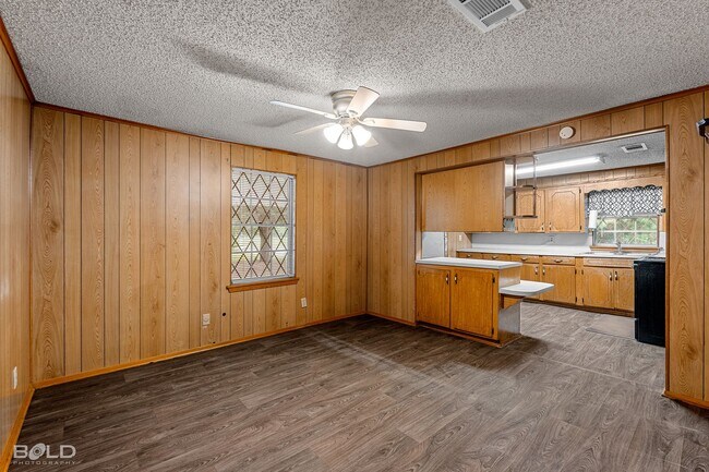Building Photo - Country LIving!!