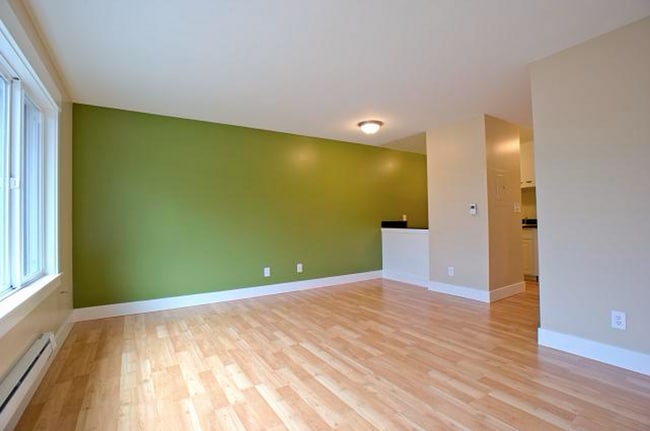 Interior Photo - 3435
