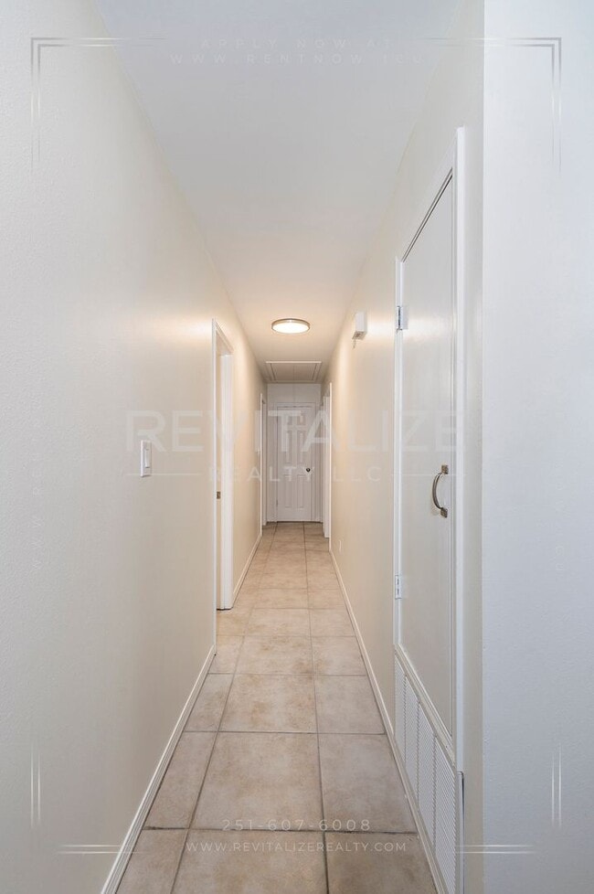 Building Photo - Sweet Cottage-esque 3-Bed 2-Bath in Daphne!