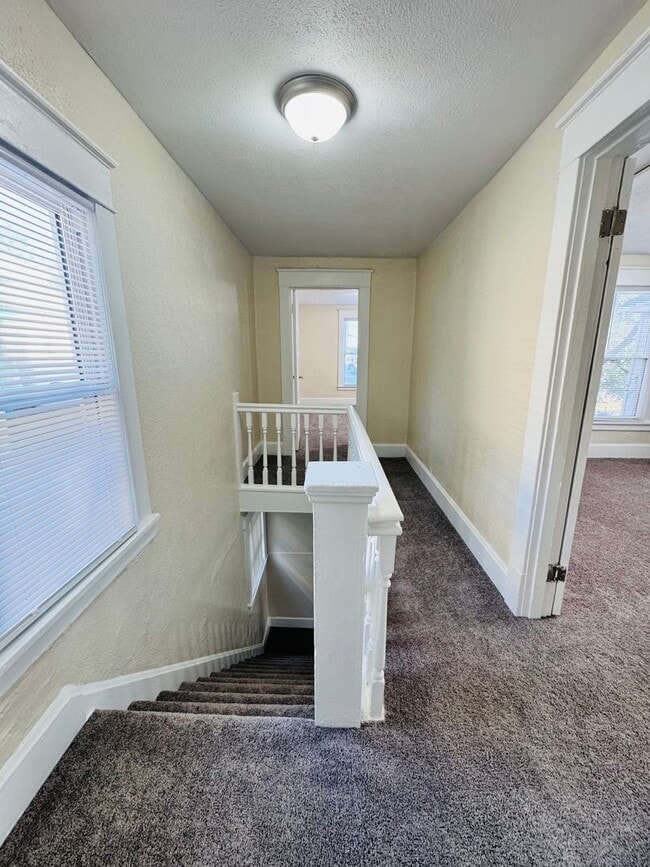 Building Photo - This home shines!