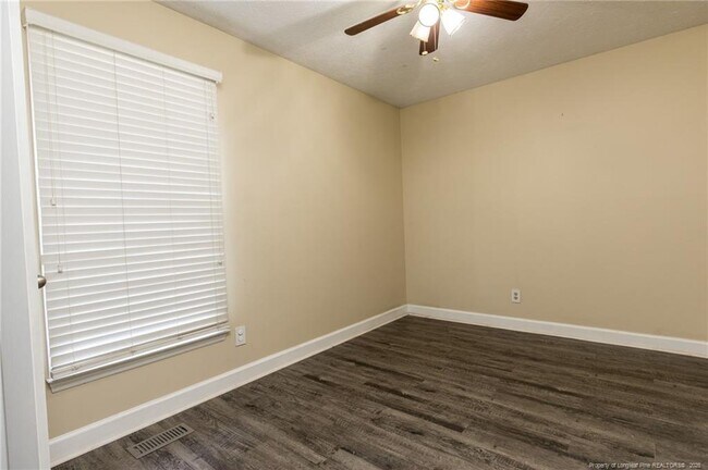 Building Photo - 6944 Calamar Dr