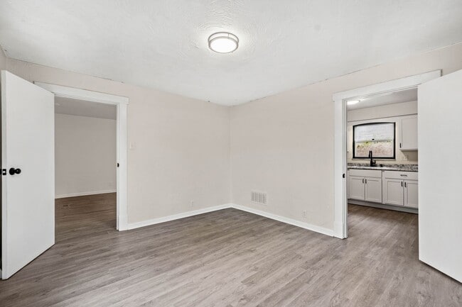 Building Photo - 1653 Suburban Ave