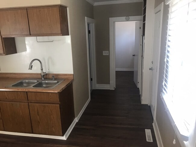 Building Photo - 3 BEDROOM GARLAND DISTRICT BUNGALOW