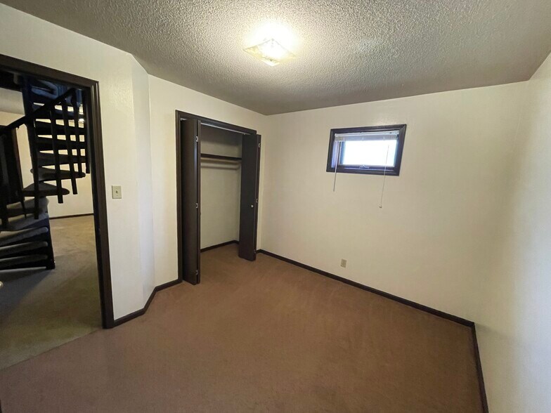 Building Photo - 3102 Alpine Dr