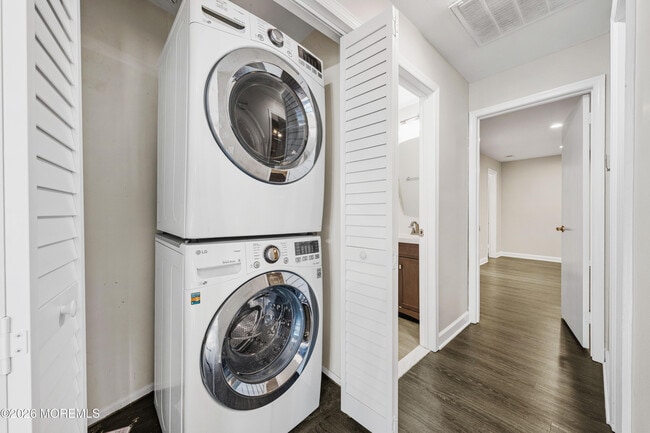 Building Photo - 186 Tulip Ln