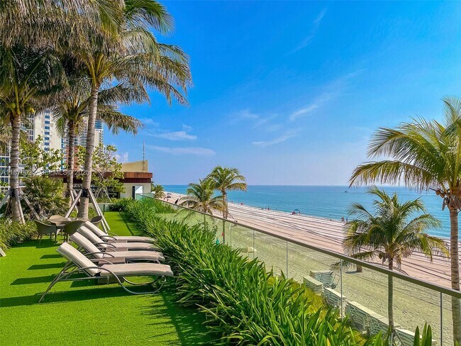 Building Photo - 18975 Collins Ave