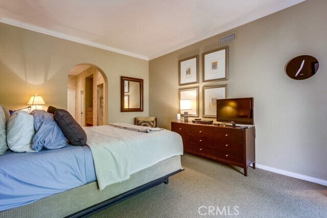 Building Photo - 11 Saraceno