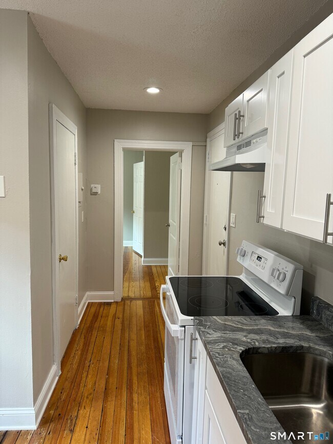 Building Photo - 1 Divinity St