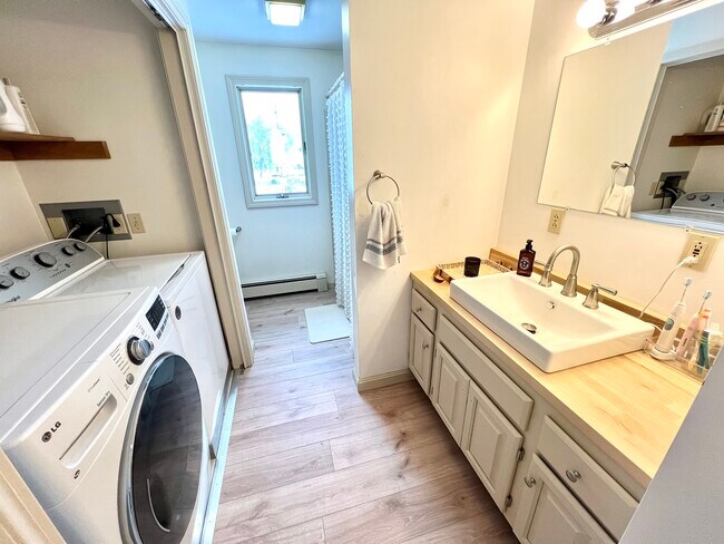 Building Photo - 177 May St