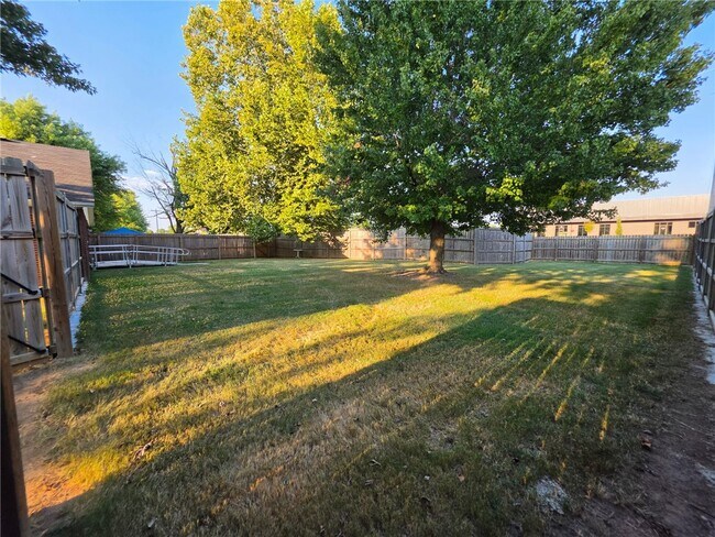 Building Photo - 809 Kinkade Pl