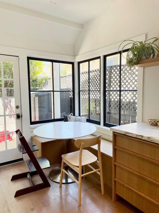 Building Photo - 405 N Avenue 66