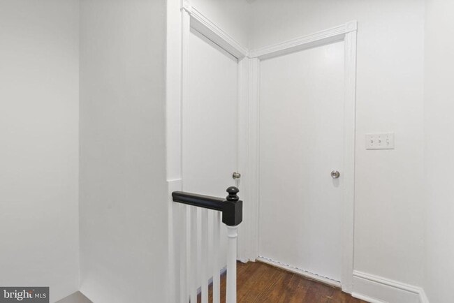 Building Photo - 465 Ripka St