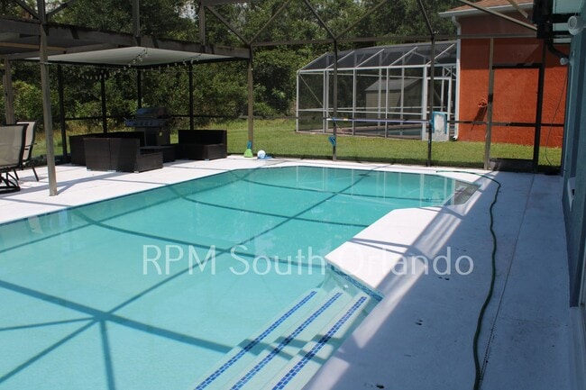 Building Photo - Beautiful 4 Bedroom 2.5 Bath Home with Hea...