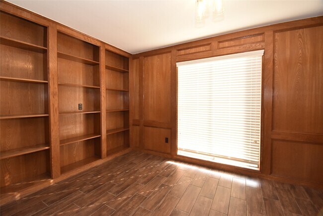 Building Photo - 1330 Westgreen Blvd