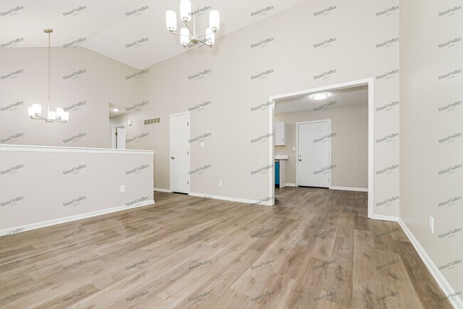 Building Photo - 1923 Jackson Ave