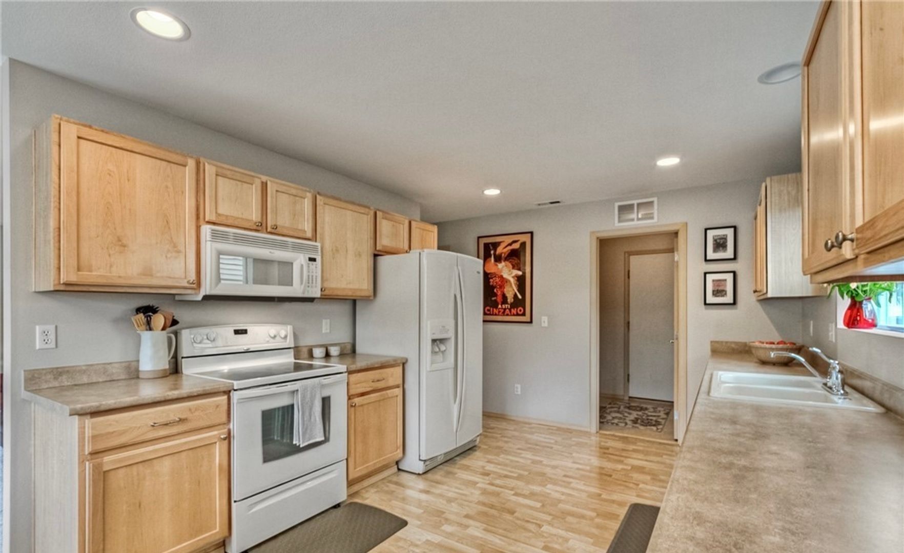 Building Photo - Beautiful Renton Home with A/C Available from now to 5/4/26